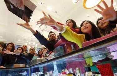 户外肏小嫩屄视频中国人依然爱赴日旅游 消费已由爆买转向网购